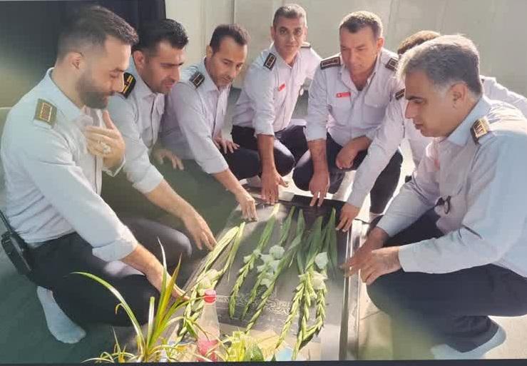 بارروبی گلزار شهدای گمنام با حضور آتش نشانان شهرداری لنگرود